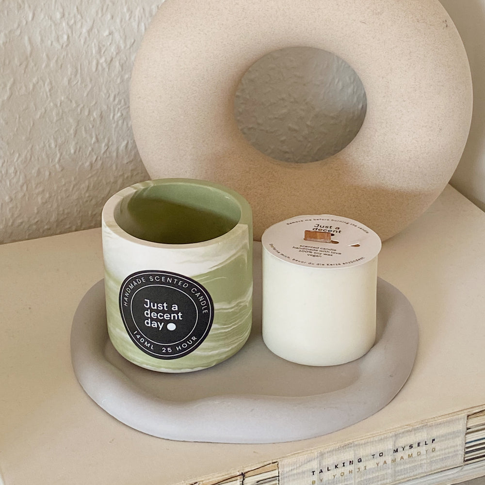 
                      
                        Refillable scented candle - 01 green mood
                      
                    